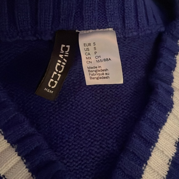 v-neck chicago knit sweater - Picture 2 of 3